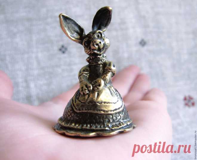 Купить Колокольчик бронзовый заяц, статуэтка заяц, колокольчик животное в интернет магазине на Ярмарке Мастеров Купить или заказать Колокольчик бронзовый заяц, статуэтка заяц, колокольчик животное в интернет магазине на Ярмарке Мастеров. С доставкой по России и СНГ. Материалы: бронза, бронза античная, Бронза ручной…. Размер: 4,5*3,5 см