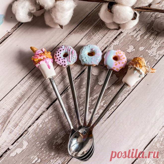 Ложки из полимерной глины | 68 фото | polymer clay Полюбившиеся всеми ложки с декором из полимерной глины подходят для различных тематических праздников и вечеринок, идей подарка.