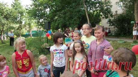 Дети цветы жизни ,просто надо дать возможность им расцвести.
Энергетиков 7. Щёкино. Т.О.
День двора.