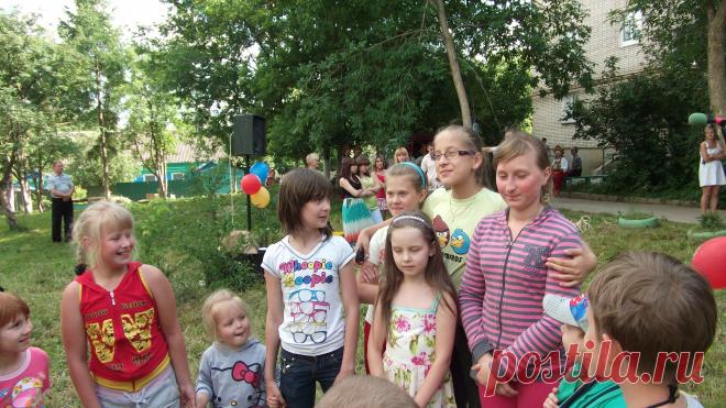 Дети цветы жизни ,просто надо дать возможность им расцвести.
Энергетиков 7. Щёкино. Т.О.  
День двора.