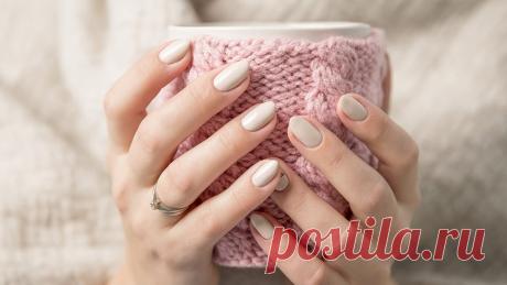 Тренд 2020: нюдовый маникюр и его вариации - Советы и Рецепты Фото https://vk.com/modnailru У актуального тренда есть много вариаций. Нюдовый маникюр остается на пике популярности не первый сезон. Он пользуется большим спросом у модниц, ведь подходит практически к любому стилю, незаметен на работе, где требуется дресс-код, а также делает руки очень красивыми и аккуратными. У нюдового маникюра есть много вариаций. Давайте же рассмотрим главные из них. …