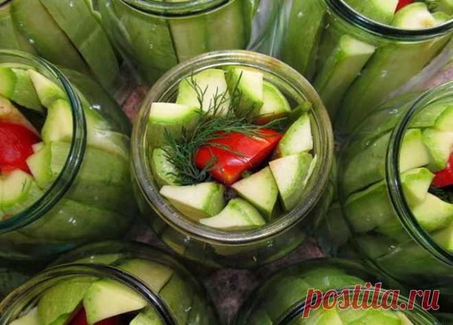 Самые вкусные маринованные кабачки 
Ах, как же я обожаю кабачки, приготовленные по этому рецепту! Я всегда на зиму консервирую несколько вариантов кабачков, которые любит моя семья, ну и конечно же и я. И хочу сказать, мне нравятся все…