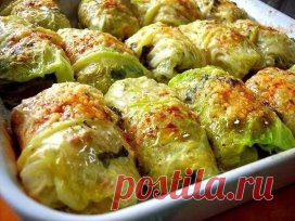 10 самых вкусных рецептов голубцов - обязательно сохраните
1. Голубцы с грибами
Ингредиенты:
Белокочанная капуста — 8–10 листьев
Вода
Соль — по вкусу
Растительное масло — 2 ст. л.
Для начинки:
Свежие грибы — 500 г или сушеные грибы — 100 г
Томатная паста — 1–2 ст. л.
Рассыпчатая рисовая каша — 1/2 ст.
Соль — по вкусу
Приготовление:
1. Капустные листья проварить в кипящей воде 2–3 мин., вынуть из воды, дать воде стечь.
2. При необходимости жесткие прожилки листьев слегка отбить до мягкости д