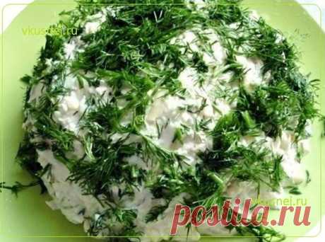 Салат Зимний лес – необычайно вкусный, праздничный салат, удачно и оригинально подобранные ингредиенты, превращают это блюдо в новогоднюю сказку. Рецепт »&gt; https://vkusnej.ru/salat-zimnij-les/
