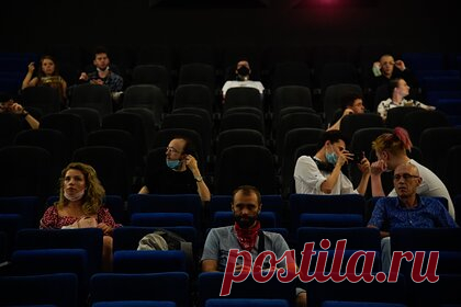 В Минкульте рассказали о показах иностранных фильмов в российских кинотеатрах. Директор департамента кинематографии и цифрового развития Минкультуры России Светлана Максимченко заявила, что российские зрители смогут увидеть в кинотеатрах отечественное и зарубежное кино. Она подчеркнула, что это будет возможно, несмотря на санкции и действия определенных компаний по отмене показа фильмов в стране.