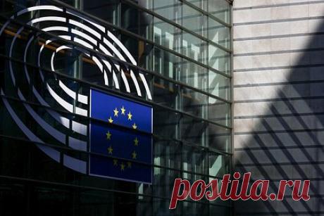 В ЕС оценили негативный эффект от антироссийских санкций. Западные санкции, введенные ЕС против России, нанесли Европе и ее жителям больший вред, чем запланированный эффект по российской экономике. Такую оценку санкционной политике дал глава немецкой оппозиционной партии «Альтернатива для Германии» Тино Хрупалла на очередном партийном съезде в Магдебурге.