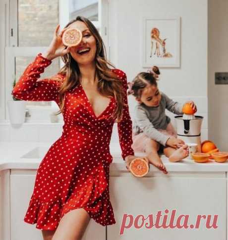 10 опасностей, которые могут подстерегать ребенка на кухне.

Кухня – зона повышенной опасности для детей, поэтому без присмотра оставлять их здесь не стоит. Разберемся, как предотвратить неприятности.

Вредная еда
Мусорный бак и пакеты для мусора
Гигиена
☠Бытовая химия
Скатерти и салфетки
Ножи, вилки и другие острые предметы
Духовка, плита и варочная поверхность
🧨Шнуры бытовой техники
Открытые для проветривания окна
Стеклянные дверцы сервантов и буфетов

Подробная статья ...