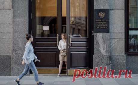 Россия получила 24% от плановых выплат по долгам иностранных заемщиков. Иностранные государства и юрлица выплатили России в 2022 году по долгам 24,4% от плана. Объем платежей составил ₽34 млрд при плане ₽138 млрд. Нарушение платежной инфраструктуры затрудняет обслуживание долгов, говорят эксперты