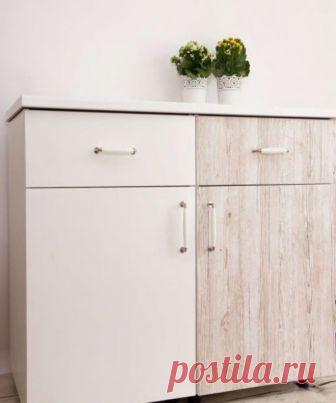 Как клеить самоклеящуюся пленку на мебель При восстановлении мебели часто встает вопрос о ее реставрации доступными средствами. Это может быть небольшой ремонт или намокание находящихся в доме предметов. Иногда хочется обновить обстановку на …