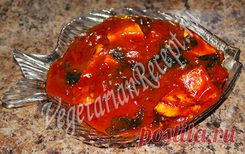 Вегетарианская «Рыба» в томатной подливке (без рыбы) Эта вегетарианская рыба в томате по вкусу похожа на настоящую. При этом блюдо не содержит рыбу! Как? Просто! Она готовится без рыбы, а её вкус и аромат придают овощи. В качестве рыбы можно использовать консервированный тунец, который продаётся во многих продуктовых магазинах.