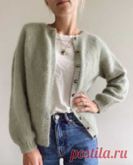 Кардиган Novice Cardigan из мохера - Связано всё....!               Элегантная классика, просто и шикарно. Размеры: XS (S) M (L) XL (2XL) 3XL (4XL) 5XL Конечные измерения по кардигану:  ширина по линии окружности бюста 96 (100) 105 (111) 120 (129) 140 (151) 161см … Читать далее →