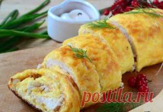 Вкуснейший куриный рулет дома!

Если готовить мясо, то только так 

Ингредиенты:

Сыр твердый — 200 г
Яйца — 3 шт.
Куриная грудка — 1 шт.
Лук репчатый — 2 шт.
Сметана — 3 ст. л.
Соль — по вкусу
Перец — по вкусу

Приготовление:

1. Подготовьте все необходимые ингредиенты. Куриную грудку пропустите через мясорубку вместе с одной луковицей.
2. Сыр натрите на крупной терке.
3. К сыру добавьте яйца и сметану. Хорошенько перемешайте массу до однородности.
4. Вот такой должна пол...