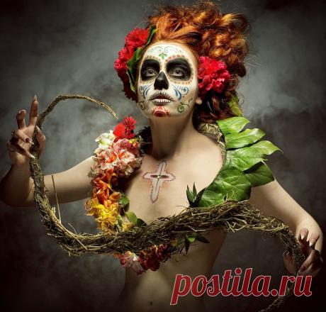 Маски смерти,играющие жизнь