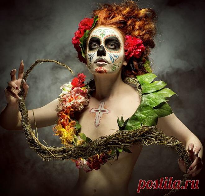 Маски смерти,играющие жизнь