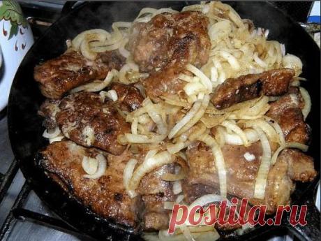 ГОТОВЛЮ ТЕПЕРЬ ПЕЧЕНЬ ТОЛЬКО ТАК! САМЫЙ ВКУСНЫЙ РЕЦЕПТ ПЕЧЕНИ
Рекомендуем ПОДПИСАТЬСЯ
Для приготовления потребуется:

• 600 г - говяжьей печени
• 1 шт.- яйцо
• 3 зубчика - чеснока
• 1 ч. л. - сахара
• 1 ч. л.- соли (без горки)
• 0,5 ч. л. -соды
• 1 шт.- луковица
• масло растительное -для жарки
• мука кукурузная - для панировки

Приготовление:

Печень вымыть, обсушить, удалить пленку и нарезать крупными кусочками.
Приготовить маринад: в миске взбить яйцо с солью, сахаром, с...