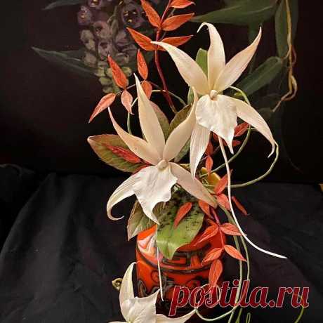 Reflecting on this year .... this was my first Facebook Live demonstration/class. The Madagascan Star Orchid💫.... it was huge fun teaching this flower earlier in the year. The footage was recorded and saved to a private group. A huge Thank you to everyone who signed up to this class 💛xx ..... if you missed the class first time around it is still not too late to sign up and watch the footage at your own leisure. If you would like to join it is £25 via PayPal or bank trans...