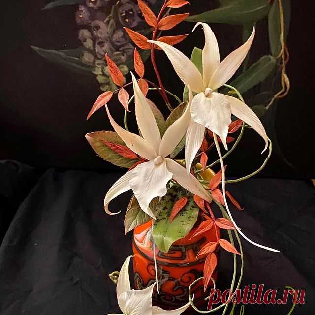 Reflecting on this year .... this was my first Facebook Live demonstration/class. The Madagascan Star Orchid💫.... it was huge fun teaching this flower earlier in the year. The footage was recorded and saved to a private group. A huge Thank you to everyone who signed up to this class 💛xx ..... if you missed the class first time around it is still not too late to sign up and watch the footage at your own leisure. If you would like to join it is £25 via PayPal or bank trans...