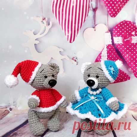 PDF Новогодние Мишки крючком. FREE crochet pattern; Аmigurumi doll patterns. Амигуруми схемы и описания на русском. Вязаные игрушки и поделки своими руками #amimore - медведь, медвежонок, мишка, teddy bear, oso, suportar, ours, bär, ayı, niedźwiedź, medvěd, bära. Amigurumi doll pattern free; amigurumi patterns; amigurumi crochet; amigurumi crochet patterns; amigurumi patterns free; amigurumi today.