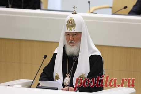 Патриарх Кирилл заявил об огромной роли РПЦ для сохранения православия в мире. Патриарх Московский и всея Руси Кирилл заявил, что Русская православная церковь играет огромную роль для сохранения православия во всем мире, однако смиренно занимает пятое место в диптихе православных церквей мира и не стремится к первенству. При этом с Константинопольским патриархатом у РПЦ отношения отстраненные.