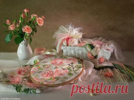 Сообщество &quot;Вышивальный сундучок&quot; Вышивание – древних славян ремесло и душою я в нем растворяюсь, и становится снова на сердце тепло, когда пялец привычно касаюсь. Добро пожаловать ! Приятных минут с любимым хобби !