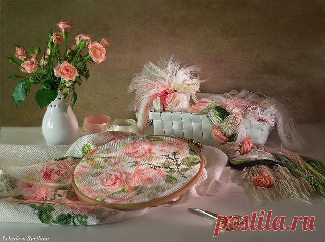 Сообщество "Вышивальный сундучок" Вышивание – древних славян ремесло и душою я в нем растворяюсь, и становится снова на сердце тепло, когда пялец привычно касаюсь. Добро пожаловать ! Приятных минут с любимым хобби !