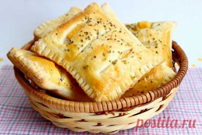 Слойки с рыбой и сыром
