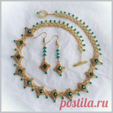 Очень красивый комплект "Изумрудная капель"