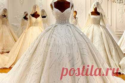 Невесты массово столкнулись с общей проблемой перед свадьбой. Невесты массово пожаловались на общую проблему, с которой они столкнулись перед собственными свадьбами. 50 виновниц торжества заказали платья в британском бутике Abigail's Bridal, расположенном в городе Лидс. Однако никто из покупателей, оплативших свои заказы, не получил подвенечные наряды в срок.