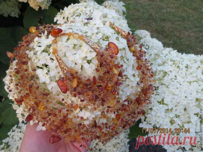 Комплект "Осенний вальс"
Бисер, янтарь капли и крошка, бусины стекло, металлофурнитура под золото. (Колье и браслет)