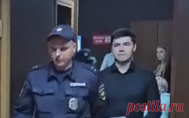 Суд продлил арест блогеру Аязу Шабутдинову. Видео. Таганский районный суд Москвы продлил арест блогеру Аязу Шабутдинову на два месяца — до 16 августа, сообщает пресс-служба столичных судов общей юрисдикции.