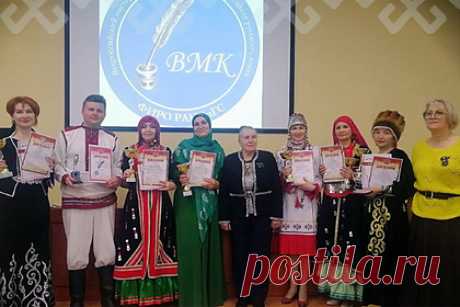 Учитель эрзянского из Мордовии стал лучшим преподавателем родных языков. Учитель эрзянского языка из Мордовии одержал победу на всероссийском мастер-классе по преподаванию родных языков. Об этом сообщают «Известия Мордовии». Финал конкурса прошел в Москве, всего в нем приняли участие 42 педагога из разных регионов страны. Лучшим был признан учитель Александр Данильчев.