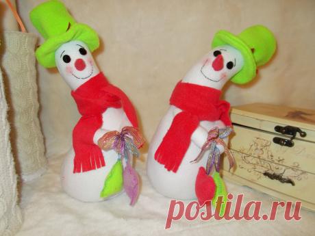 Веселые снеговики