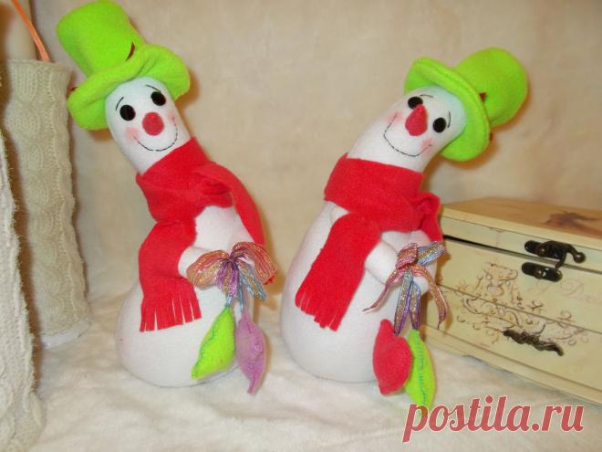 Веселые снеговики