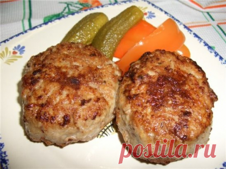 Вкусные домашние котлеты
– все секреты приготовления
Вкусные домашние котлеты
стали получаться у меня только с опытом прожитых лет и количеством
приготовленных котлет. Хотя поначалу было всякое – и жесткие, и пересоленные и
просто какие-то «резиновые». Зато сейчас у меня получаются вкусные домашние
котлеты, которые просто таят во рту и просятся в тарелку сами по себе. Благодаря
некоторым секретам или просто тонкостям приготовления, котлеты получаются
сочные, нежные и воздушные.
Продолжение на