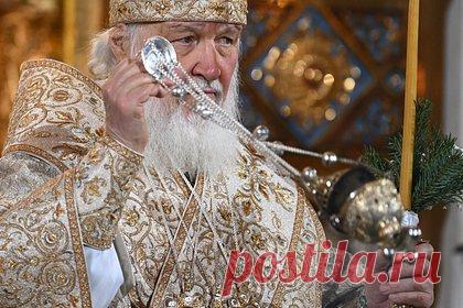 Патриарх Кирилл прокомментировал выезд их страны украинских архиереев. Церковь молится за архиереев, которые покинули Украину и спрятались. Так выезд из страны украинских священнослужителей прокомментировал патриарх Кирилл. «Бог всем им судья», — заявил он и также указал, что РПЦ продолжает молитву «за скорейшее воцарение мира и прекращение междоусобной брани».