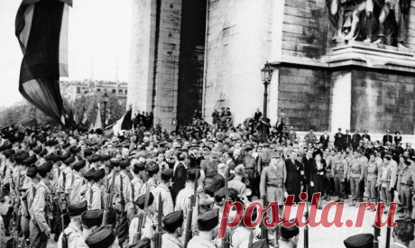 Фотогалерея: 70 лет назад Шарль де Голль вошел в освобожденный Париж - Новости Mail.Ru