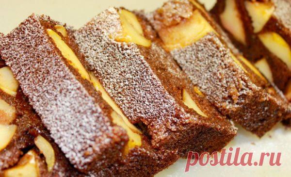 Шоколадный манник с карамельными яблоками