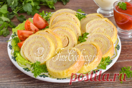 Куриный рулет с сырным омлетом Простой рецепт вкусного блюда из курицы и сыра.