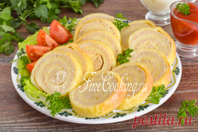 Куриный рулет с сырным омлетом Простой рецепт вкусного блюда из курицы и сыра.
