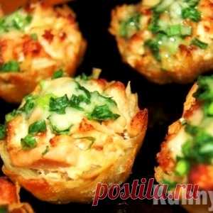 ТАРТАЛЕТКИ ИЗ КАРТОФЕЛЯ С КУРИНЫМ ФИЛЕ ПОД ЧЕСНОЧНО-СЫРНЫМ СОУСОМ