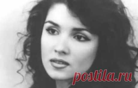18 сентября исполняется 50 лет знаменитой оперной певице, народной артистке России Анне Нетребко. Сегодня ее называют одной из самых одаренных певиц в истории российской оперы, ей рукоплещут в лучших концертных залах всего мира, но ее путь к успеху был непростым. Почему до того, как выйти на сцену Мариинского театра, певица два года мыла там полы, как еще в молодости покорила мир, а личное счастье обрела только после 40 – далее в обзоре. Читать далее https://kaleidoscopeli...
