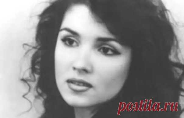 18 сентября исполняется 50 лет знаменитой оперной певице, народной артистке России Анне Нетребко. Сегодня ее называют одной из самых одаренных певиц в истории российской оперы, ей рукоплещут в лучших концертных залах всего мира, но ее путь к успеху был непростым. Почему до того, как выйти на сцену Мариинского театра, певица два года мыла там полы, как еще в молодости покорила мир, а личное счастье обрела только после 40 – далее в обзоре. Читать далее https://kaleidoscopeli...
