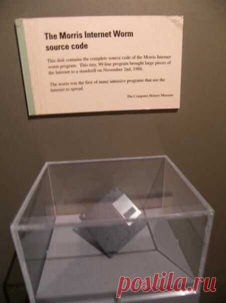 Эта дискета содержит исходный код вируса Морриса, одного из первых компьютерных вирусов, который впервые появился 26 лет назад / Интересное в IT