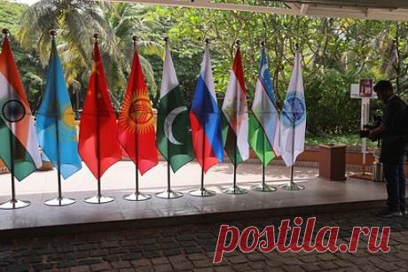 Белоруссия ратифицировала меморандум о вступлении в ШОС. Закон Белоруссии о ратификации меморандума об обязательствах республики для получения статуса государства-члена Шанхайской организации сотрудничества опубликован на Национальном правовом интернет-портале. Совету министров республики предписано принять меры, необходимые для оформления участия страны в организации.