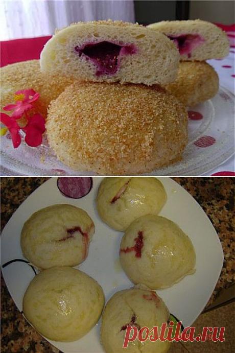 Гамбовцы дрожжевые с вишнями.