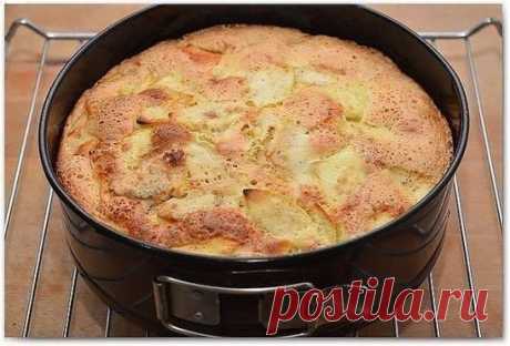 НУ ООООЧЕНЬ ВКУСНАЯ ШАРЛОТКА
Ингредиенты:
- 2-3 яблока,
- 1 чашка муки (чашка 240 мл),
- 1 чашка белого мелкого сахара,
- 3 крупных яйца,
- щепотка соли,
- 1/2 ч.л. корицы,
- 1/2 ч.л. ванильной эссенции,
- 1 ст. л. крахмала (по желанию),
- сахарная пудра для присыпки (по желанию).
Приготовление:
Нагреваем духовку до 180 градусов. Смешиваем муку, соль и корицу. Если добавляете крахмал, то и крахмал. Взбиваем яйца и сахар, пока масса немного не посветлеет и немного увеличитс...