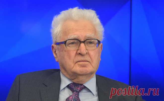 Институт философии РАН после конфликта возглавит его научный руководитель. Конфликт начался после того, как Минобрнауки не переназначило на должность директора академика Андрея Смирнова. Ученый совет института не устроило, что новым врио стал Анатолий Черняев, сотрудники призвали отменить решение