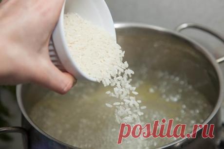 Полезные советы

• В воду, в которой варится рис, влейте столовую ложку уксуса - и рис станет белоснежным, рассыпчатым.
• Винегрет приобретет тонкий и приятный вкус, если влить в него 1 ст.л. молока и добавить 1 ч.л. сахара.
• Щепотка соли, добавленная в кофе перед концом варки, придает напитку особый вкус и аромат.
• Если добавить в сметану немного молока, она не свернётся в подливе.
• Капусту для начинки, порубив, сначала обдайте кипятком, а затем залейте на минуту холод...