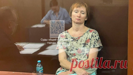 Женщинам, написавшим аббревиатуру ГУР на памятнике Жукову, вынесли приговор. Тверской районный суд Москвы приговорил россиянок Веру Николаеву и Анастасию Лысенкову к году принудительных работ за осквернение памятника маршалу Жукову на Манежной площади. Об этом пишет ТАСС со ссылкой на пресс-службу ...