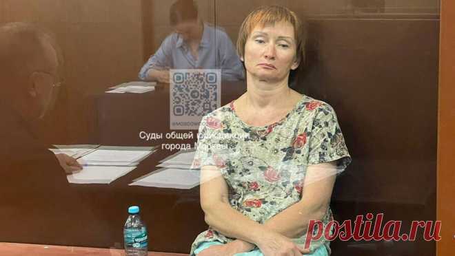 Женщинам, написавшим аббревиатуру ГУР на памятнике Жукову, вынесли приговор. Тверской районный суд Москвы приговорил россиянок Веру Николаеву и Анастасию Лысенкову к году принудительных работ за осквернение памятника маршалу Жукову на Манежной площади. Об этом пишет ТАСС со ссылкой на пресс-службу ...